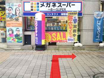 エレベーター前通過