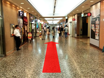 東京交通会館出口まで直進