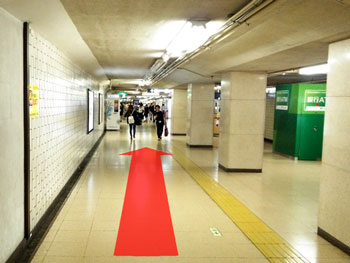 有楽町線有楽町駅方面へ直進