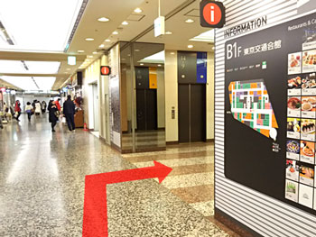 東京交通会館エレベーターホールへ